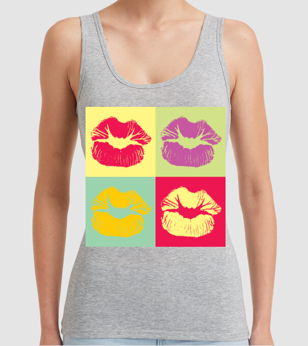 Pop Art Kiss model gri pe tricou