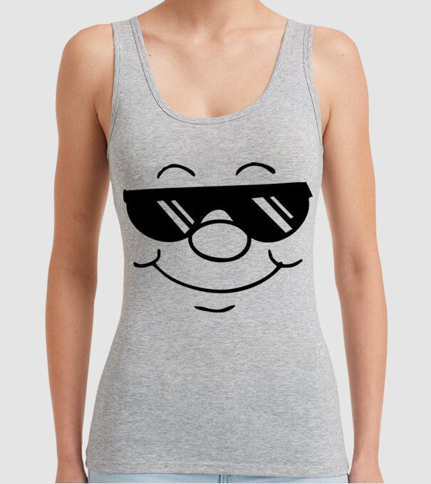 Forma cu ochelari de soare model gri pe tricou