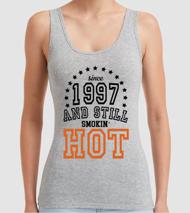 'Since and still smokin'' hot - 1997' model gri pe tricou