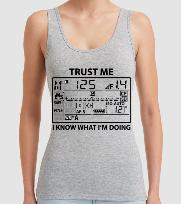 Trust me i'm a photographer model gri pe tricou