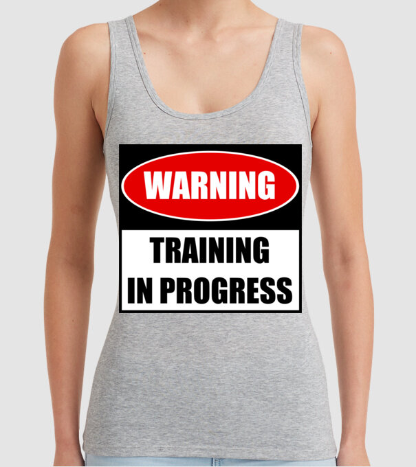 Warning Training In Progress model gri pe tricou