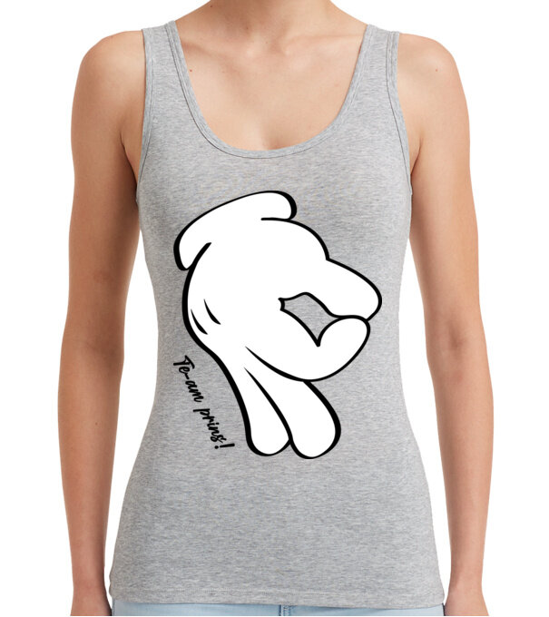  model  pe tricou