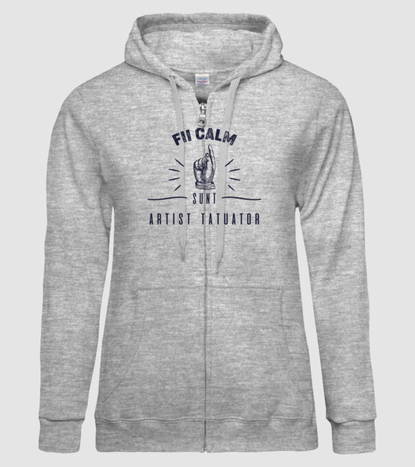 Fii calm, sunt artist tatuator model gri pe tricou