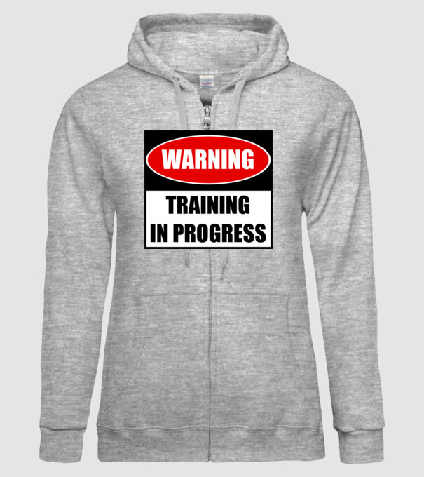 Warning Training In Progress model gri pe tricou