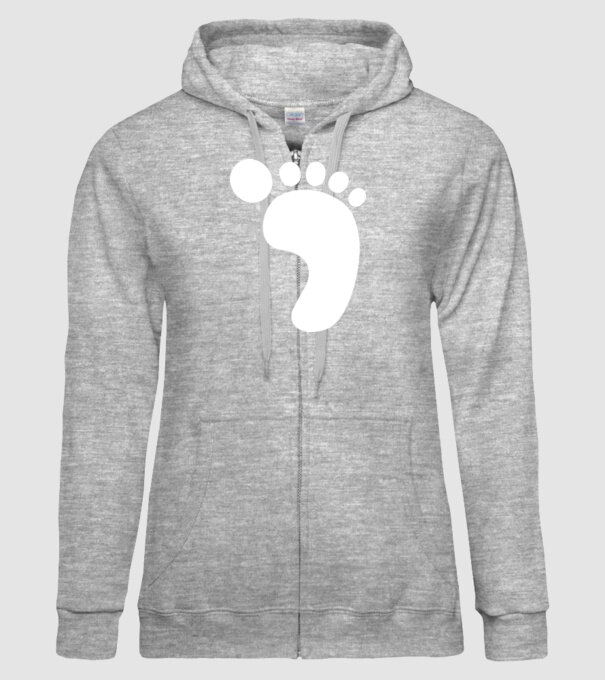 Picior model gri pe tricou