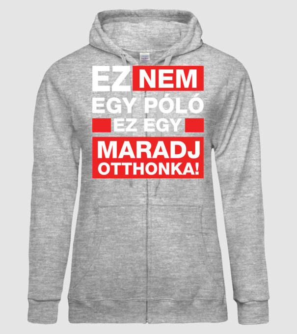 model gri pe tricou