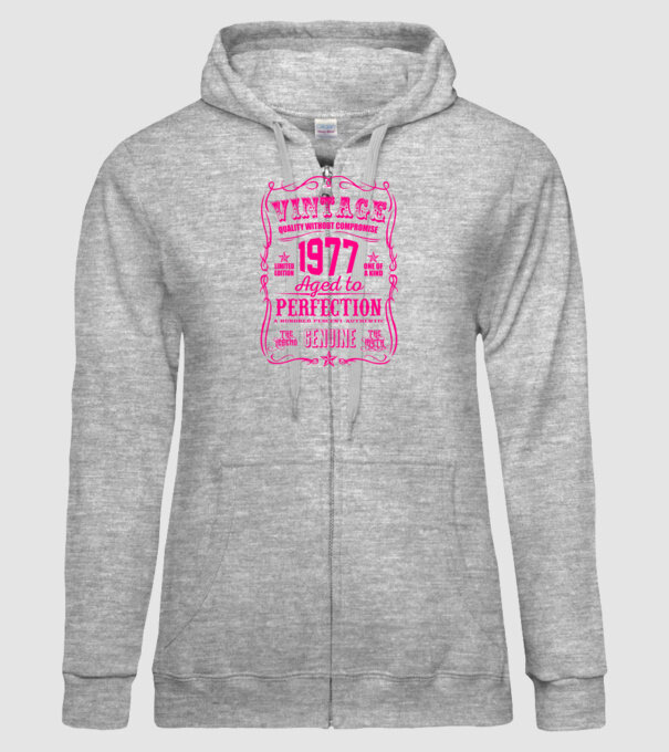 Vintage Perfection - 1977 model gri pe tricou