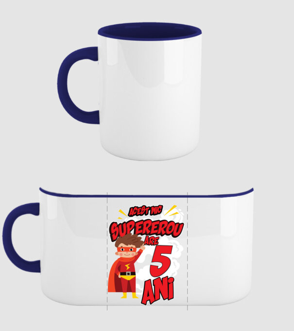 Acest mic supererou are 5 ani model albastru închis pe tricou