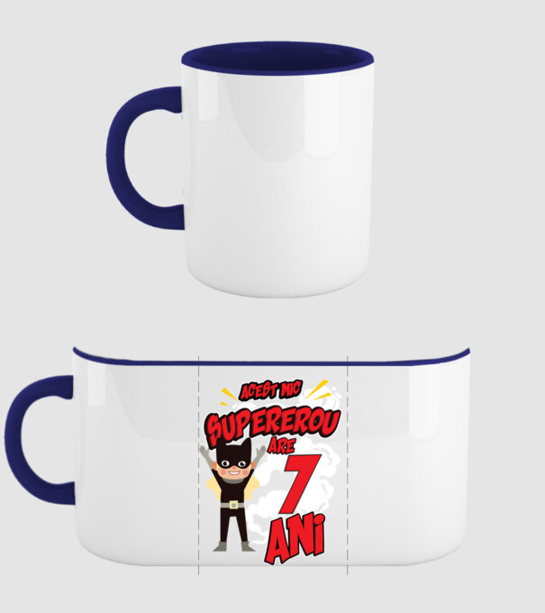 Acest mic supererou are 7 ani model albastru închis pe tricou
