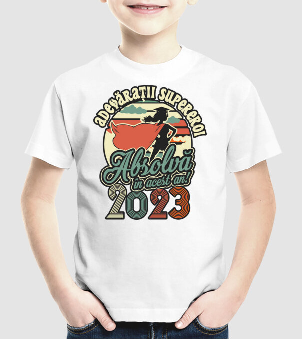 Adevărații supereroi model alb pe tricou