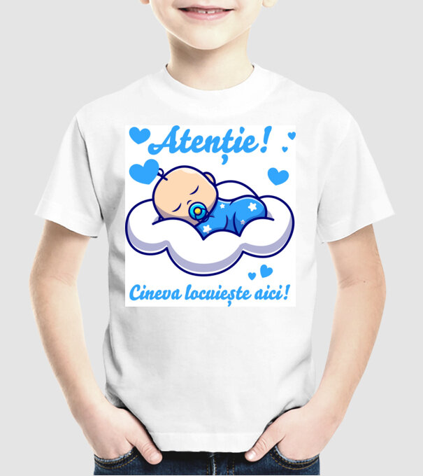 Atenție! Cineva locuiește aici! model alb pe tricou