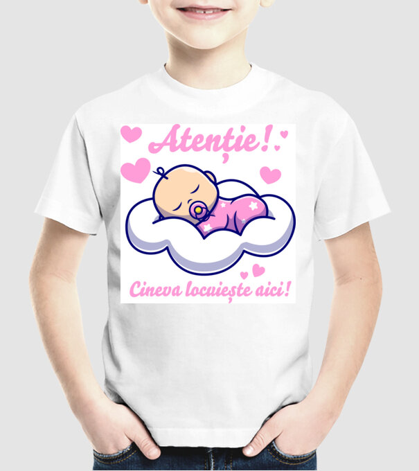 Atenție! Cineva locuiește aici! model alb pe tricou