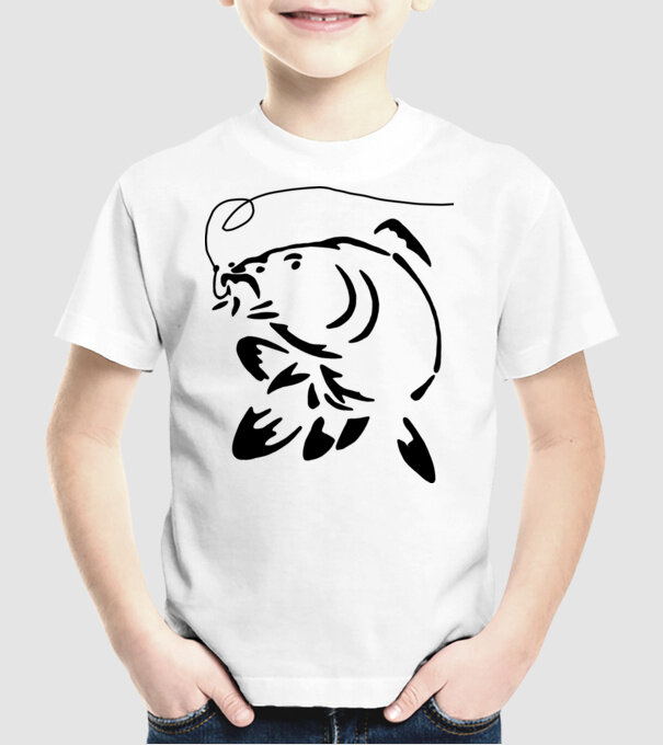 Carp model alb pe tricou