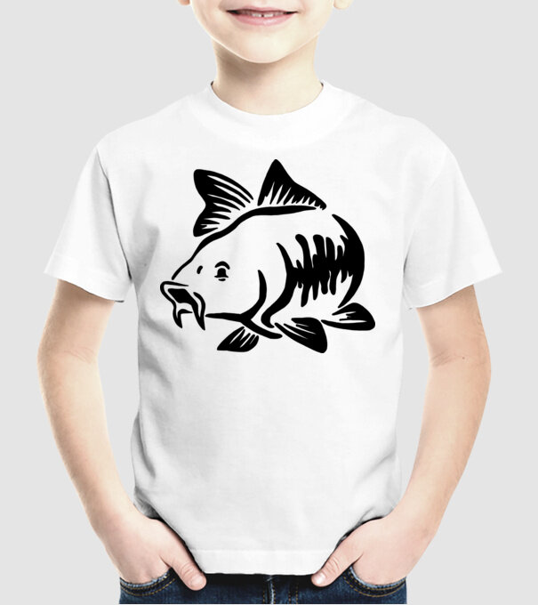 Carp model alb pe tricou