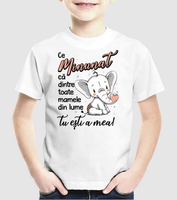 Ce minunat că dintre toate mamele din lume, tu ești a mea! model alb pe tricou
