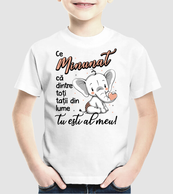 Ce minunat că dintre toți tații din lume, tu ești al meu! model alb pe tricou