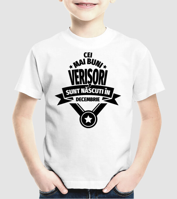Cei mai buni verișori sunt născuți în decembrie. / Cele mai bune verișoare sunt născute în decembrie. model alb pe tricou