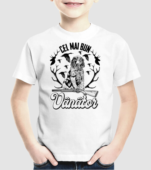 Cel mai bun vânător model alb pe tricou
