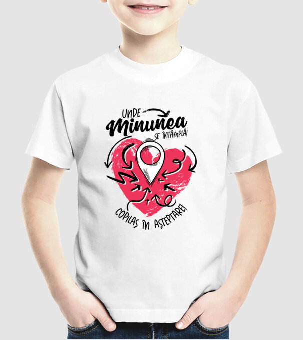 Copilaș în așteptare model alb pe tricou