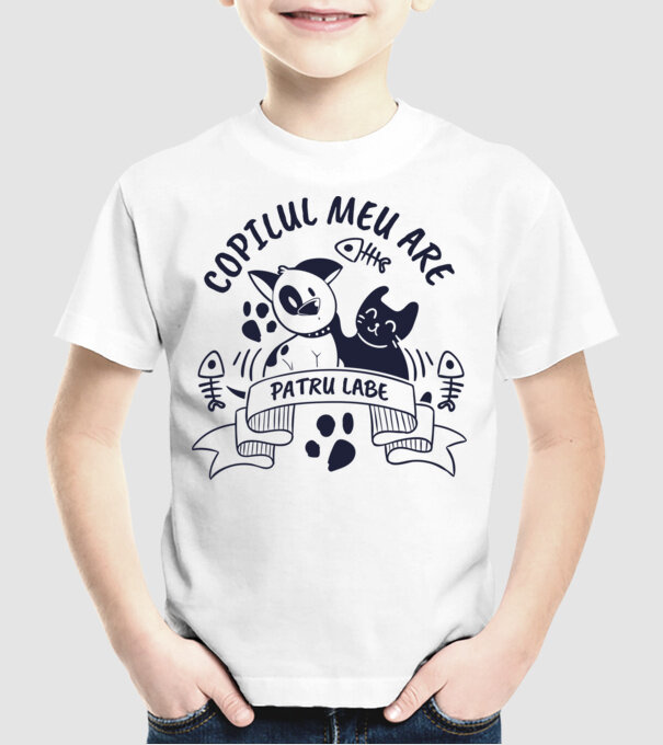 Copilul meu are patru labe model alb pe tricou