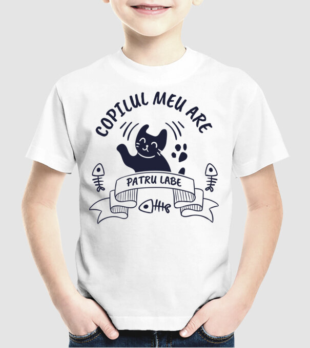 Copilul meu are patru labe model alb pe tricou
