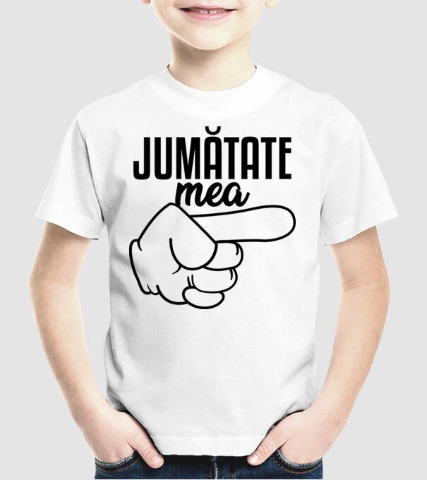 Jumătate a mea model alb pe tricou