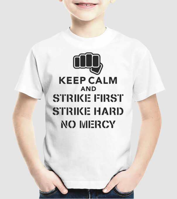 Keep calm and strike first cobra kai model alb pe tricou