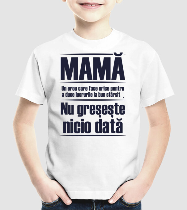 MAMĂ : Un erou care face orice pentru a duce lucrurile la bun sfârșit. Nu greșește nicio dată. model alb pe tricou
