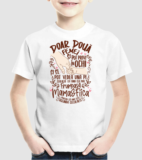 doar două femei se pot privi în ochi și se pot vedea una pe cealaltă ca fiind cea mai frumoasă - mama&fiica - pentru că una este model alb pe tricou