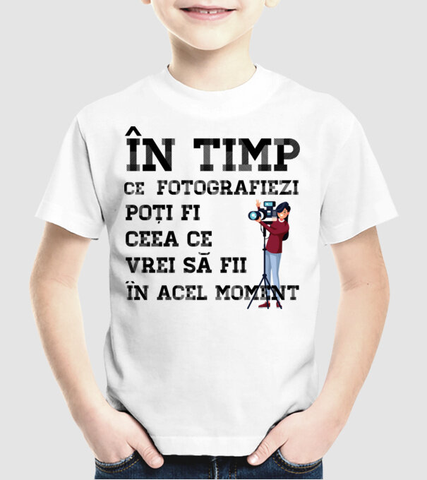 în timp ce fotografiezi poți fi ceea ce vrei să fii - în acel moment model alb pe tricou