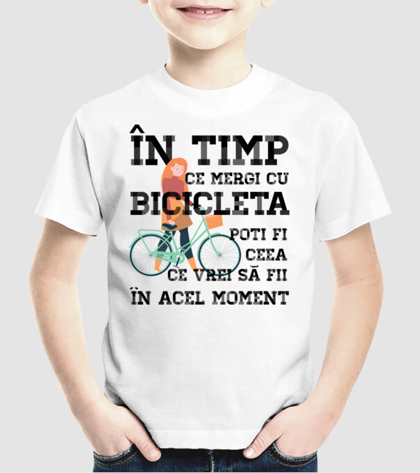 în timp ce mergi cu bicicleta poți fi ceea ce vrei să fii - în acel moment model alb pe tricou