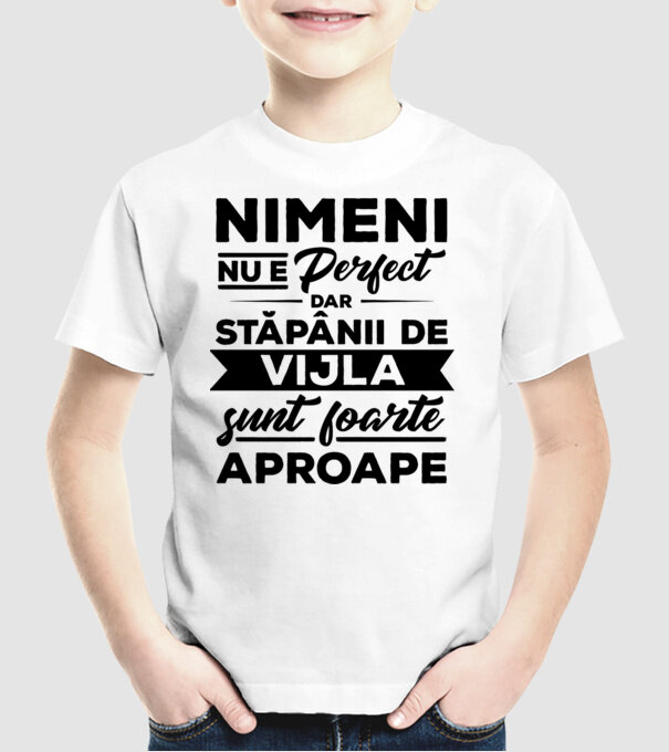 nimeni nu e perfect, dar stăpânii de vijla sunt foarte aproape model alb pe tricou