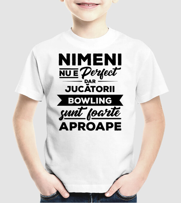 nimeni nu e perfect, dar jucătorii bowling sunt foarte aproape model alb pe tricou