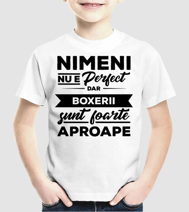 nimeni nu e perfect, dar boxerii sunt foarte aproape model alb pe tricou