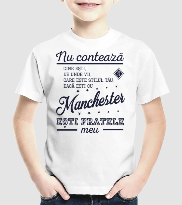 nu contează cine ești, de unde vii, care este stilul tău, dacă ești cu Manchester, ești fratele meu model alb pe tricou