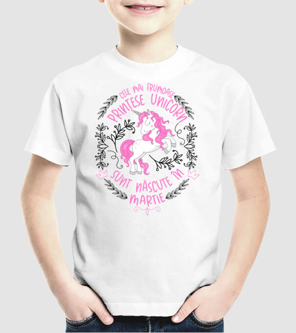 Cele mai frumoase prințese unicorn sunt născute în Martie model alb pe tricou