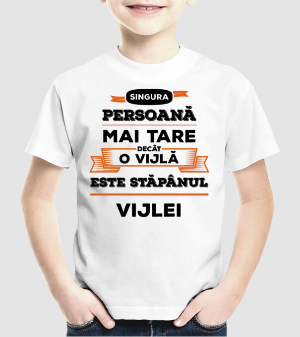 singura persoană mai tare decât o vijlă este stăpânul vijlei model alb pe tricou