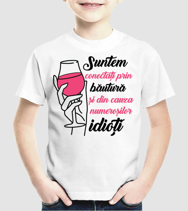 suntem conectați prin băutură și din cauza numeroșilor idioți model alb pe tricou