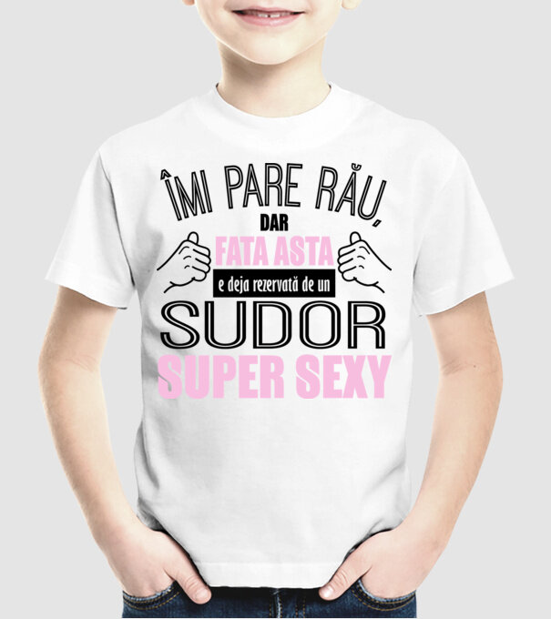 Îmi pare rău, dar fata asta e deja rezervată de un SUDOR super sexy model alb pe tricou