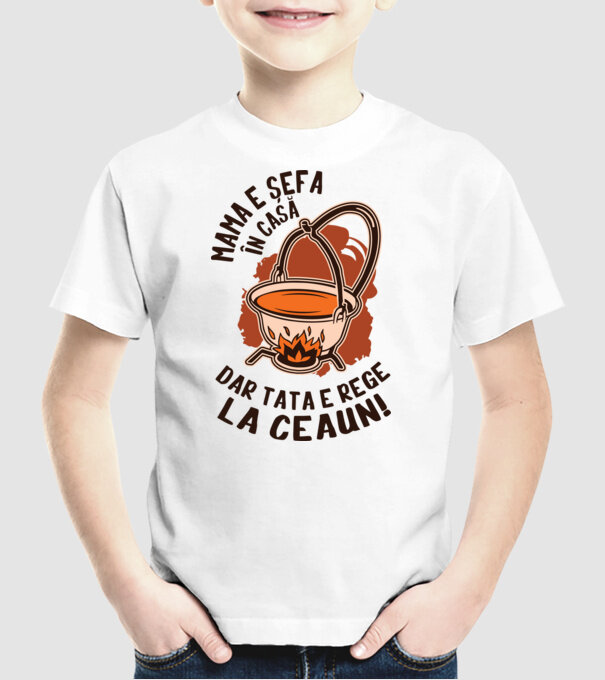 Mama e șefa în casă, dar tata e rege la ceaun! model alb pe tricou