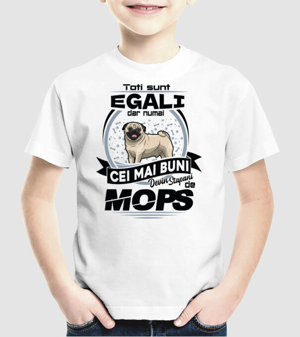 Toți sunt egali, dar numai cei mai buni devin stăpâni de mops 02 model alb pe tricou