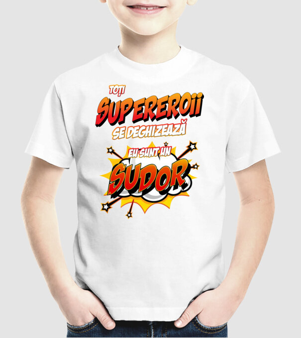 Toți supereroii se deghizează, eu sunt un sudor model alb pe tricou
