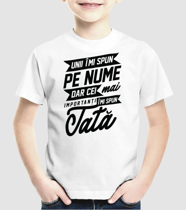 Unii îmi spun pe nume, dar cei mai importanți îmi spun tată model alb pe tricou