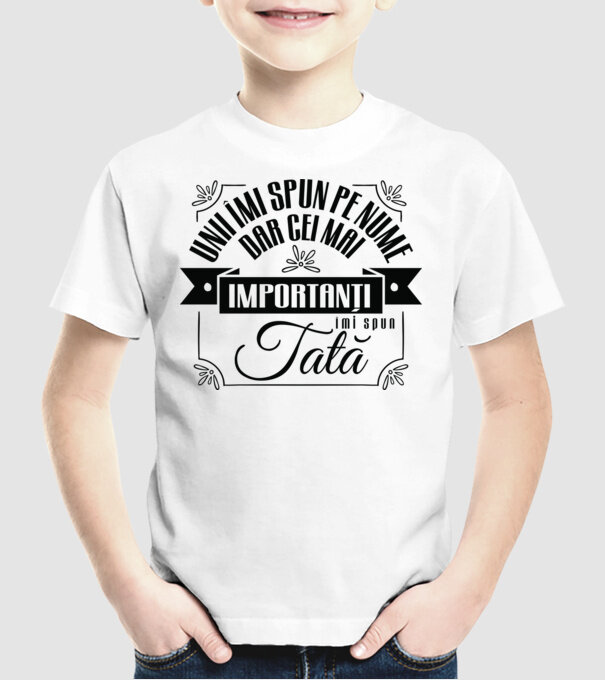 Unii îmi spun pe nume, dar cei mai importanți îmi spun tată model alb pe tricou