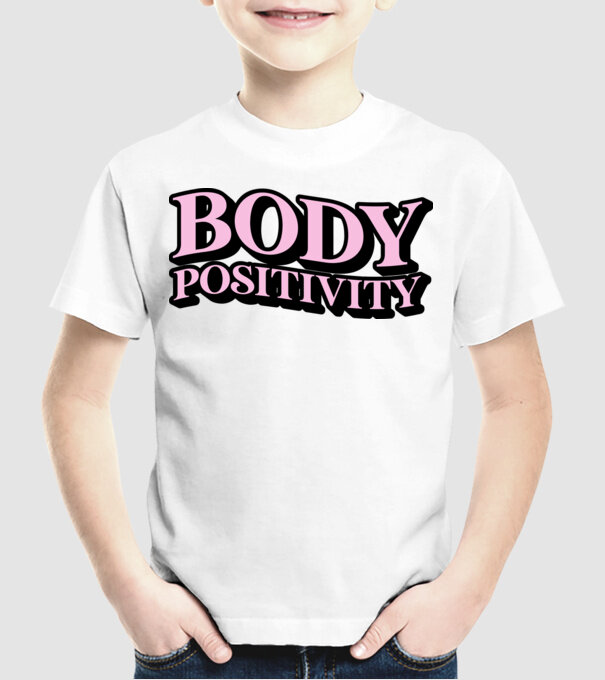 BodyPositivity model alb pe tricou