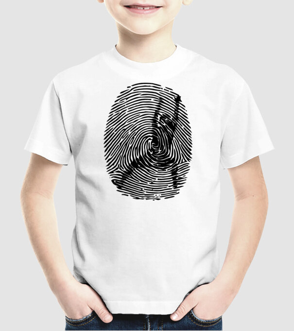 fingerprint model alb pe tricou