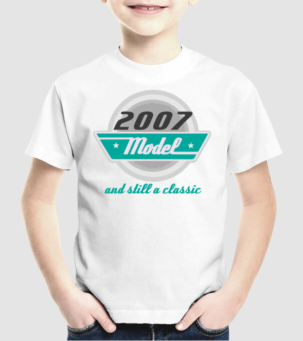 Model and still a classic - 2007 model alb pe tricou