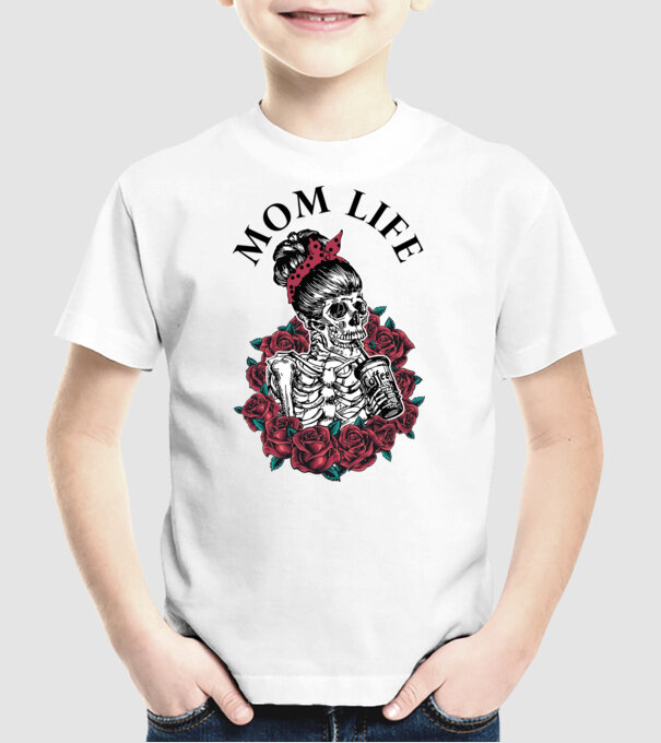 MOMLIFE model alb pe tricou