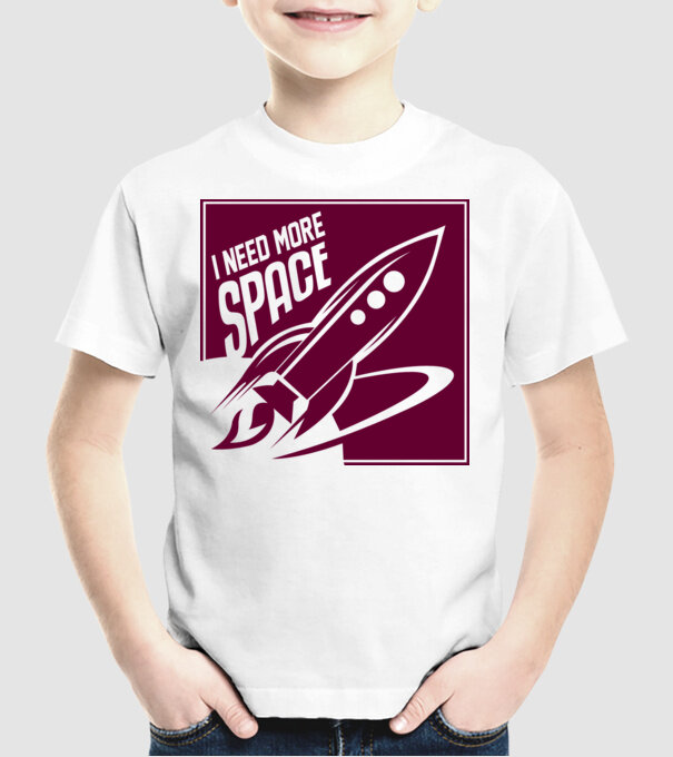 more space model alb pe tricou