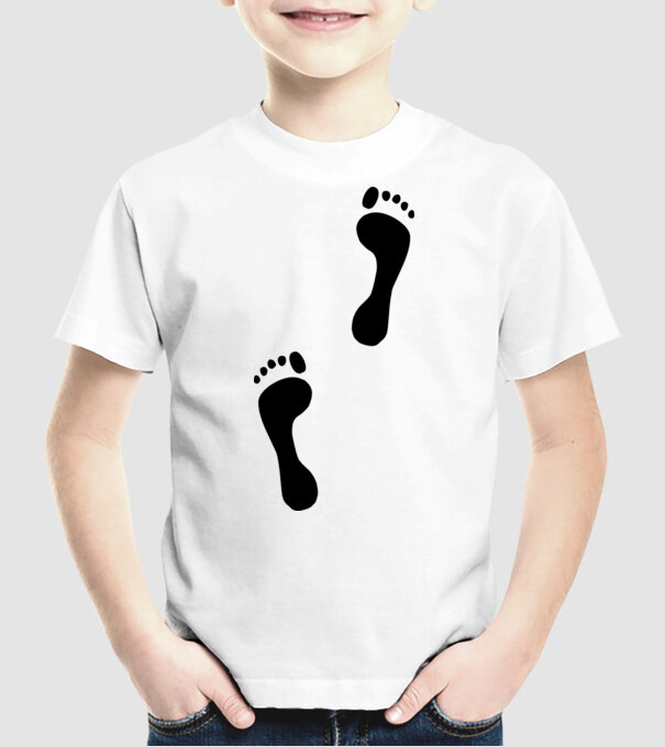 tălpi model alb pe tricou